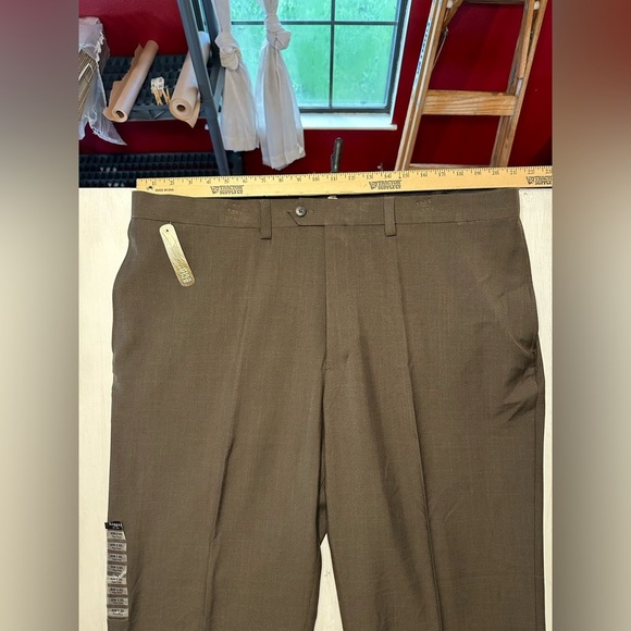 Haggar E-Clo Smart Fiber Dress Pants 42x32 Brown Classic Fit No Iron - Picture 2 of 9